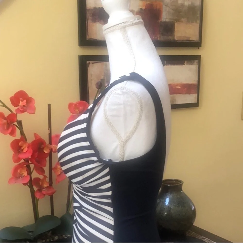 MiracleSuit Gilt Trip Escape Underwire Black & White 1 Piece Swimsuit Sz Small